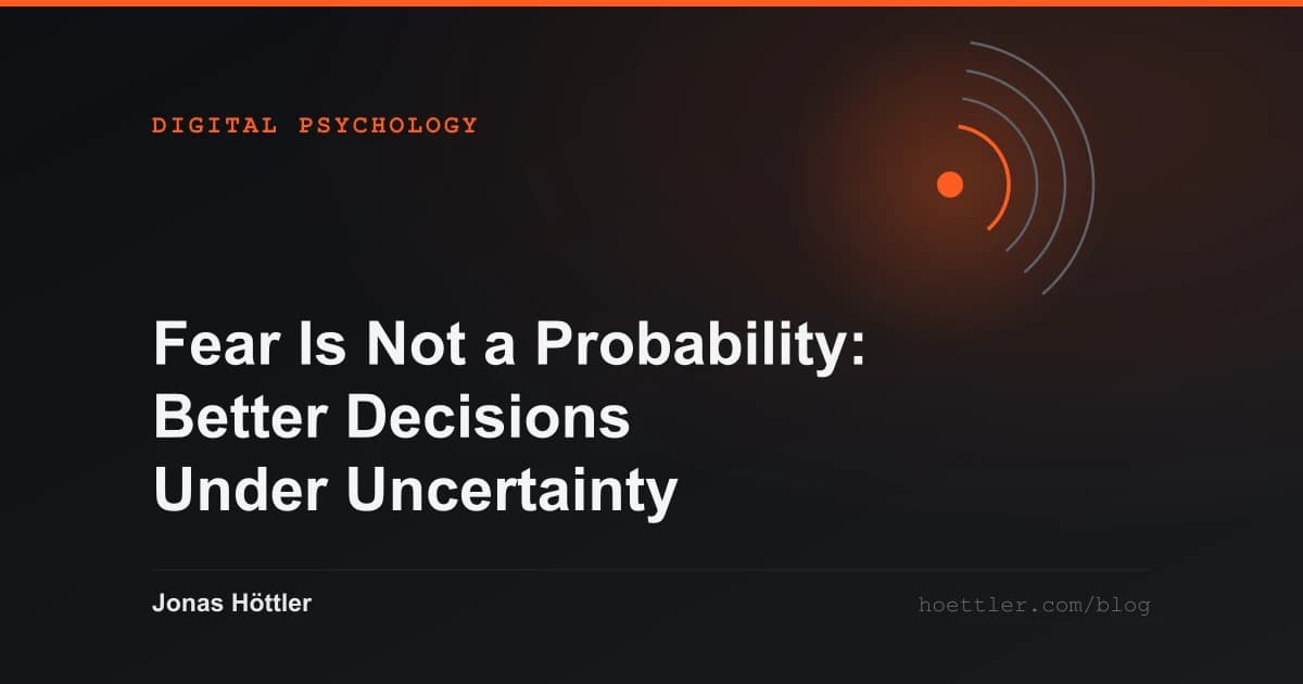 Concentric arcs around a glowing core as the cover image for the article „Fear Is Not a Probability: Better Decisions Under Uncertainty“