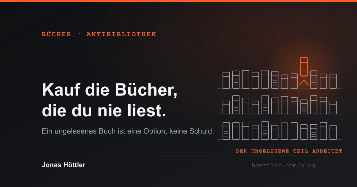 Regal aus Buchrücken in Grau, aus dem ein einzelner Rücken in Akzentfarbe nach oben herausgezogen ist