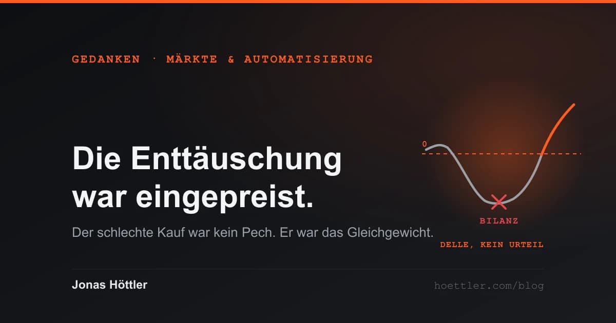 J-Kurve, die unter die Nulllinie fällt, mit einem roten Kreuz im Tal und dem Anstieg in Akzentfarbe: die Delle ist nicht das Urteil
