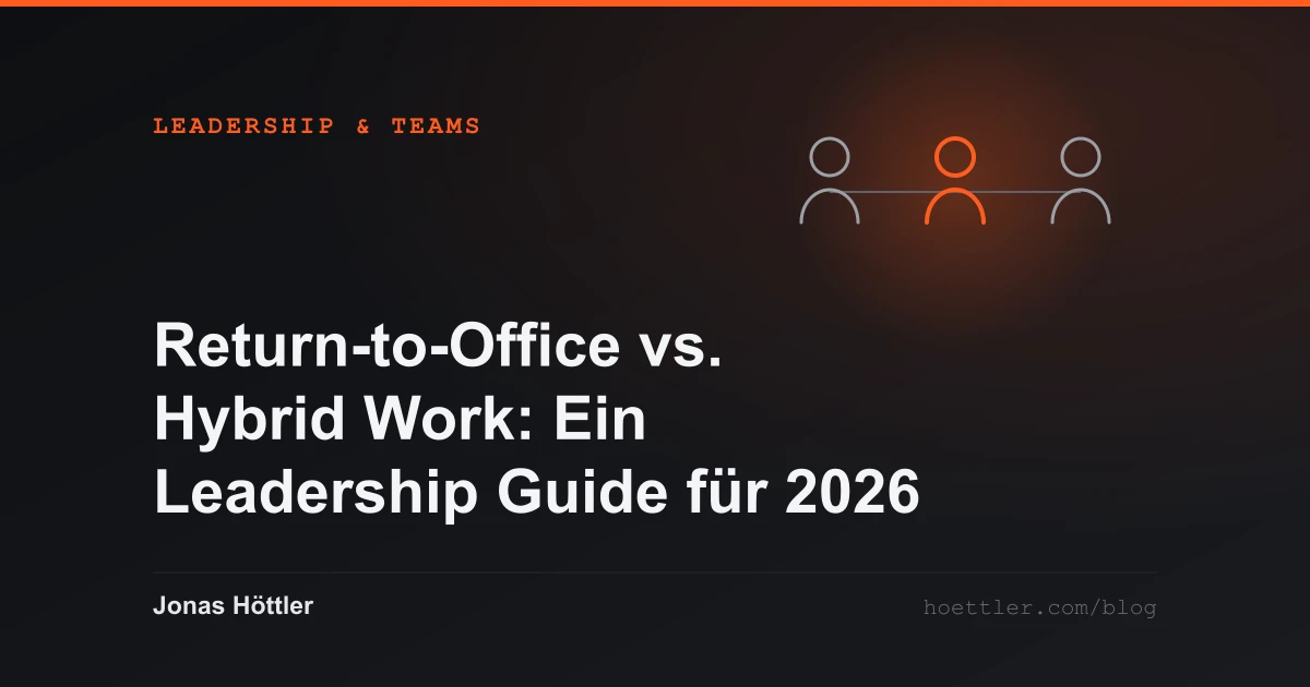 Drei abstrakte Figuren nebeneinander, eine hervorgehoben als Titelbild zum Artikel „Return-to-Office vs. Hybrid Work: Ein Leadership Guide für 2026“