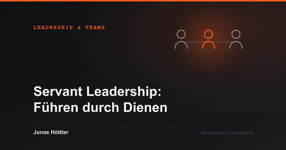Drei abstrakte Figuren nebeneinander, eine hervorgehoben als Titelbild zum Artikel „Servant Leadership: Führen durch Dienen – Der Guide für Tech-Leader“