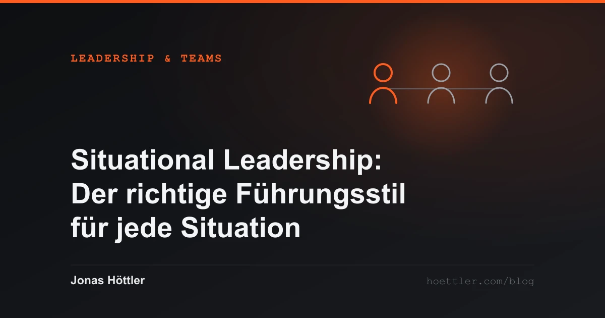 Drei abstrakte Figuren nebeneinander, eine hervorgehoben als Titelbild zum Artikel „Situational Leadership: Der richtige Führungsstil für jede Situation“
